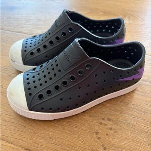 Kids Native Jefferson Black and Purple Slip-On Shoes